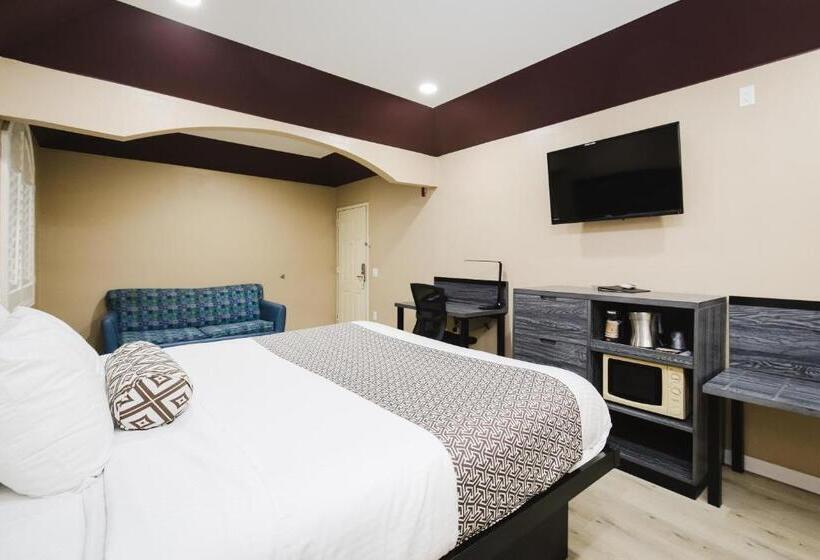 酒店 Sapphire Inn & Suites