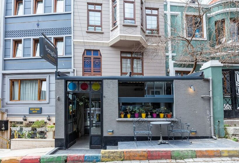 Seraglio Hotel & Suites