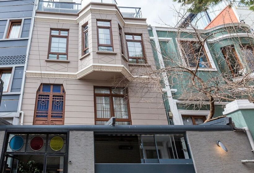 Seraglio Hotel & Suites