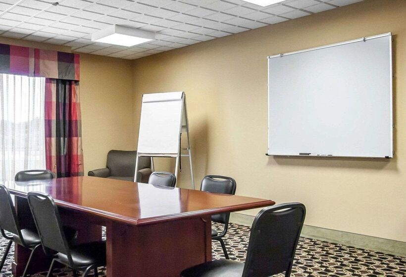 Отель Sleep Inn & Suites