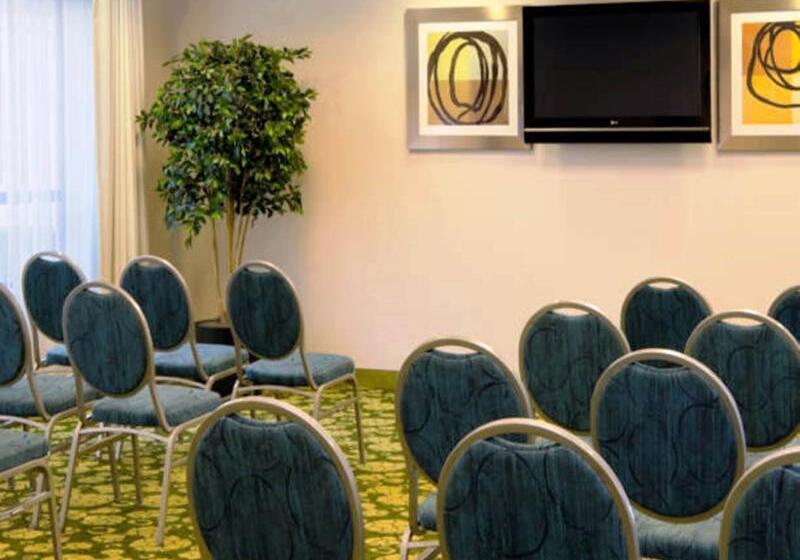 فندق Springhill Suites St. Louis Brentwood