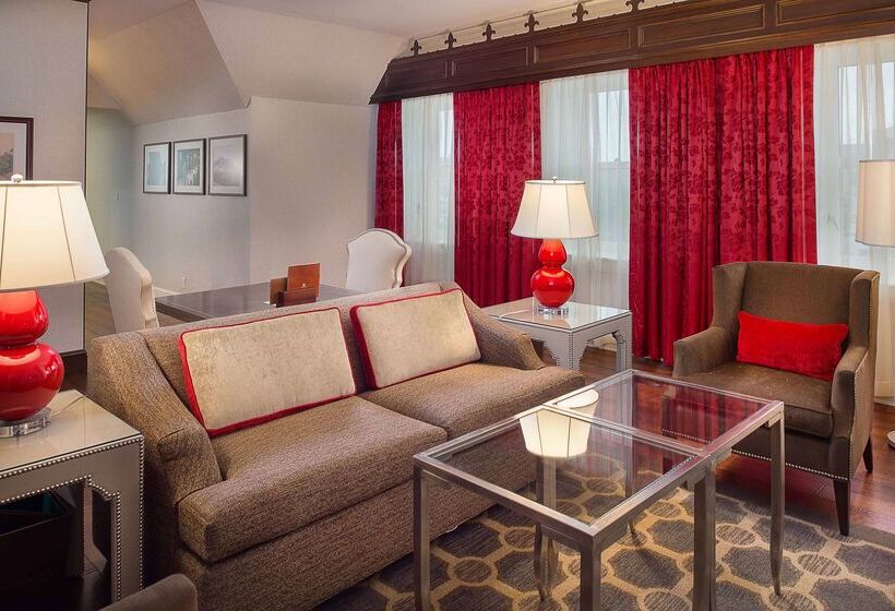 St. Louis Union Station Hotel, Curio Collection By Hilton