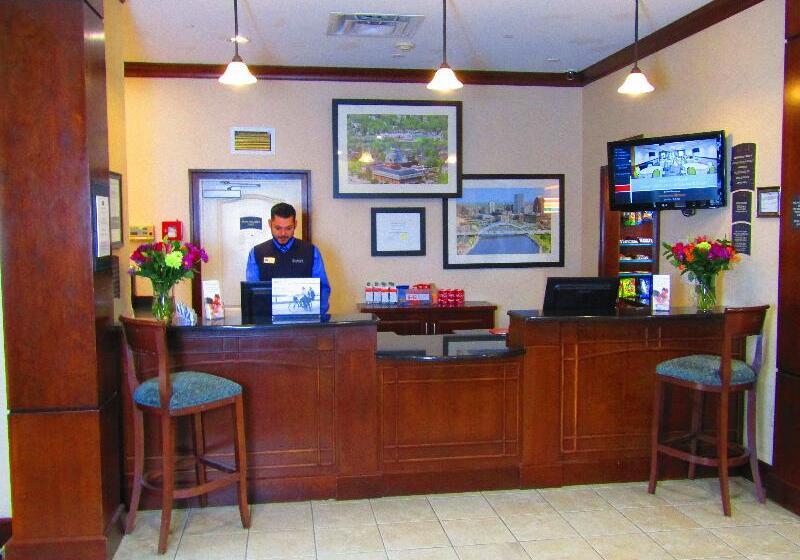 هتل Staybridge Suites Rochester University, An Ihg