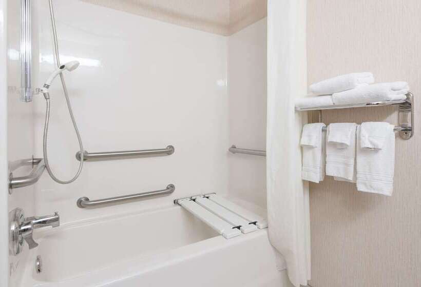 בית מלון כפרי Super 8 By Wyndham Fargo Airport