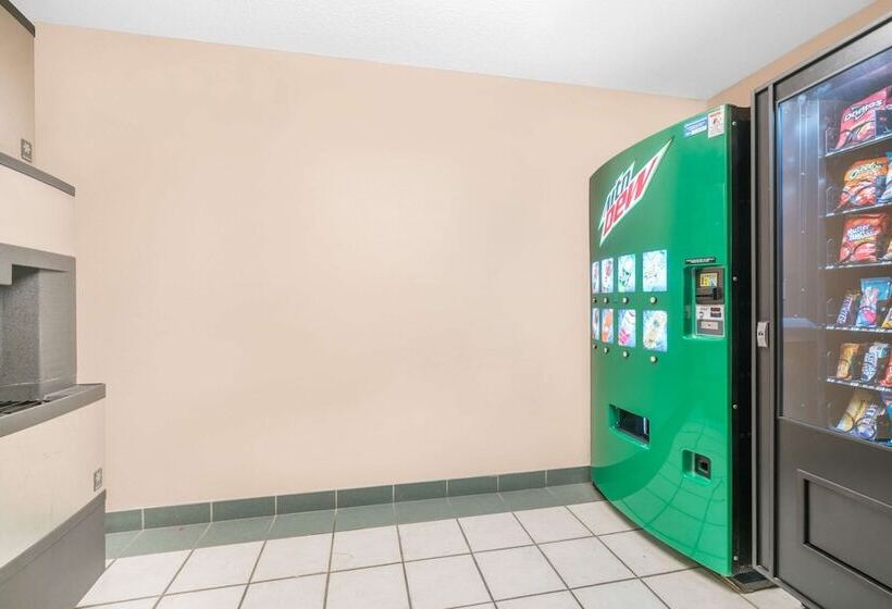 בית מלון כפרי Super 8 By Wyndham Fargo Airport