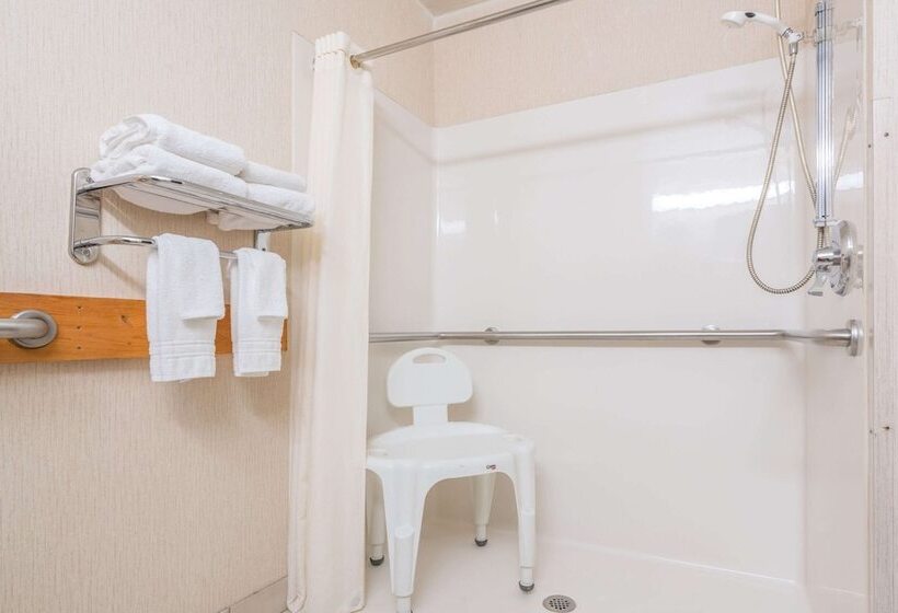 בית מלון כפרי Super 8 By Wyndham Fargo Airport