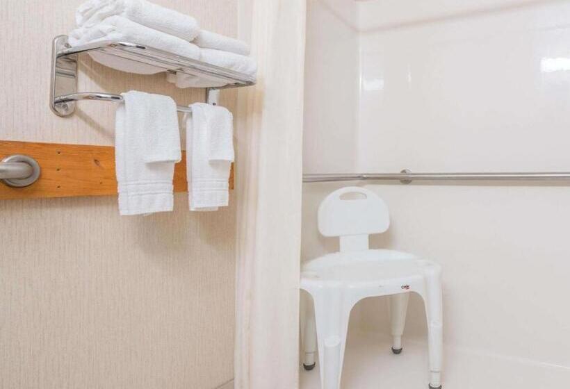 בית מלון כפרי Super 8 By Wyndham Fargo Airport