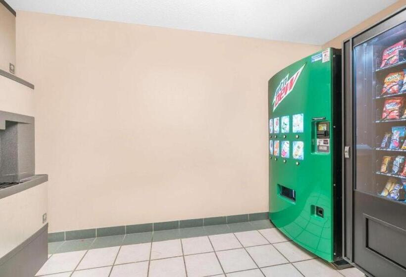 בית מלון כפרי Super 8 By Wyndham Fargo Airport