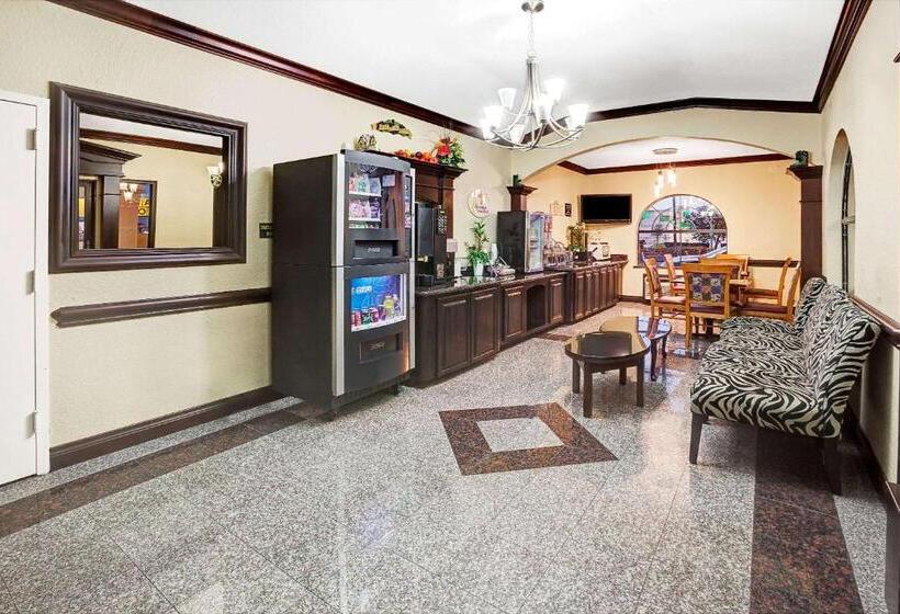 هتل Super 8 By Wyndham Houston Hobby Airport South