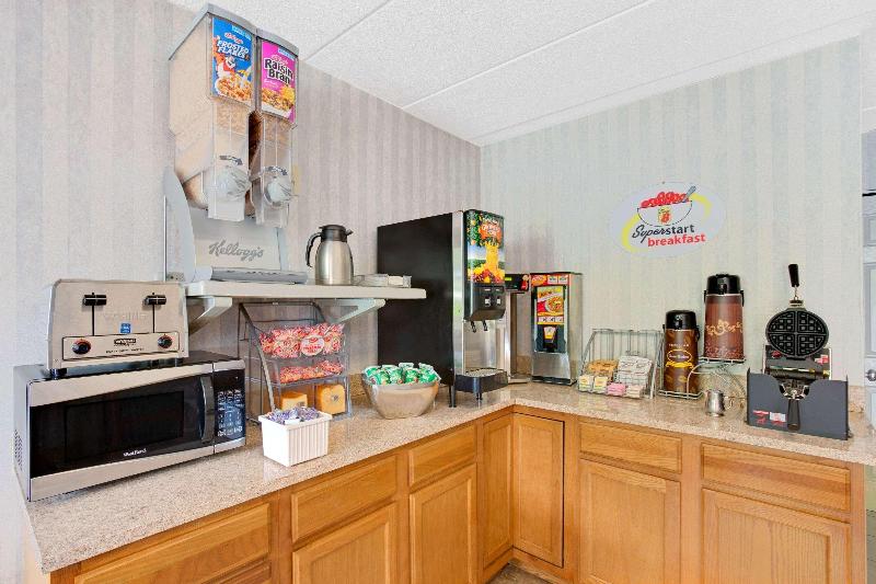 فندق Super 8 By Wyndham Laurel