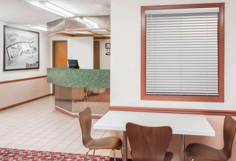 فندق Super 8 By Wyndham Shipshewana