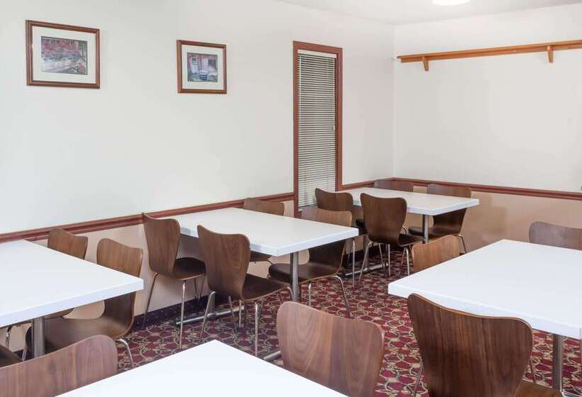 فندق Super 8 By Wyndham Shipshewana