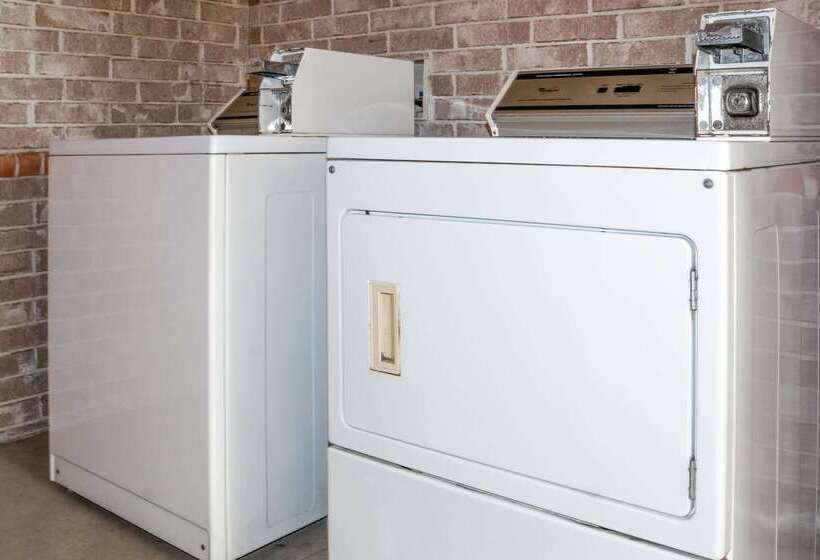 فندق Super 8 By Wyndham Stafford Sugarland Area