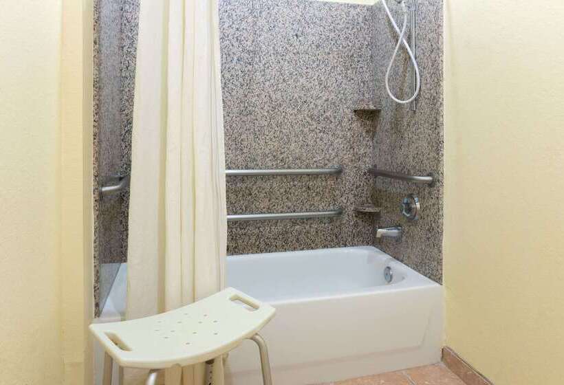 فندق Super 8 By Wyndham Stafford Sugarland Area