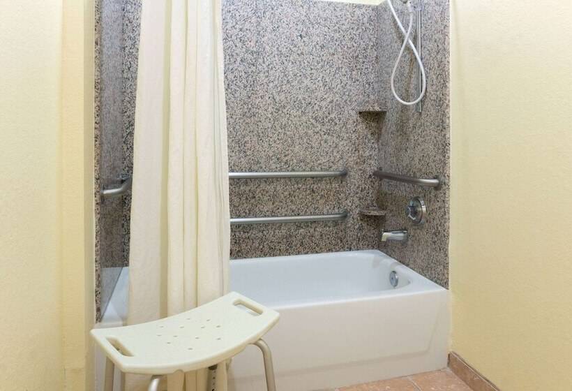 فندق Super 8 By Wyndham Stafford Sugarland Area