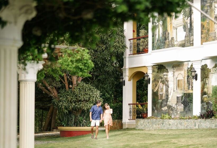 בית מלון כפרי The Peacock Garden