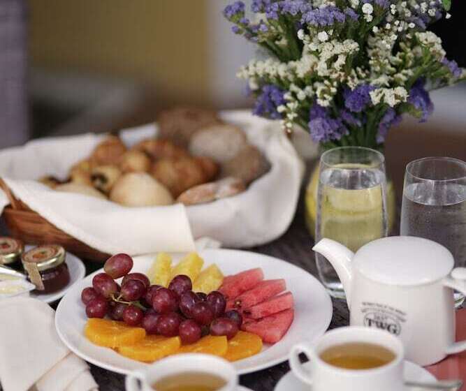 בית מלון כפרי The Peacock Garden