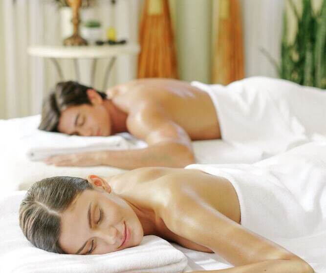 בית מלון כפרי The Peacock Garden