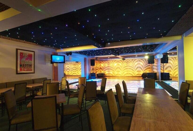 בית מלון כפרי The Peacock Garden