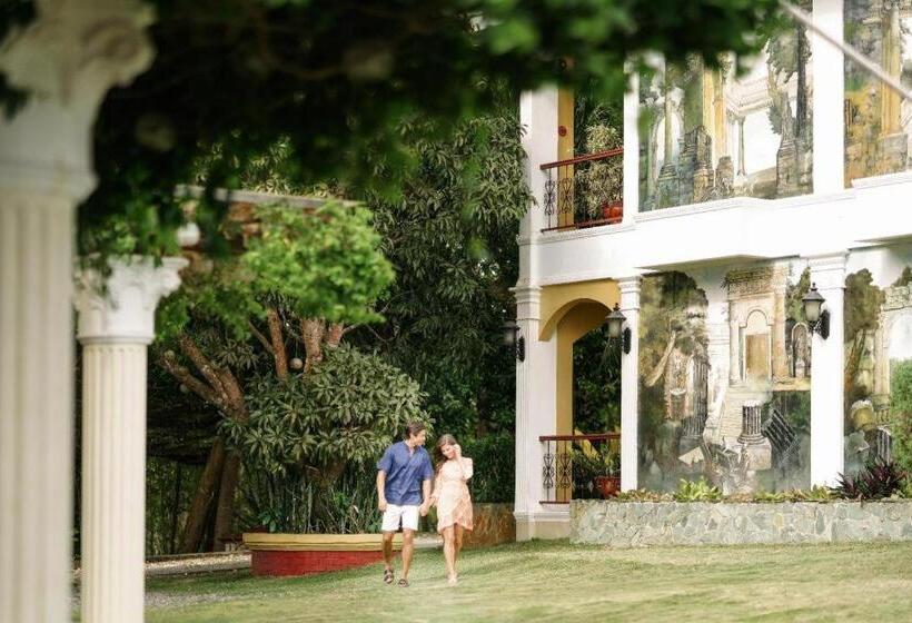 בית מלון כפרי The Peacock Garden