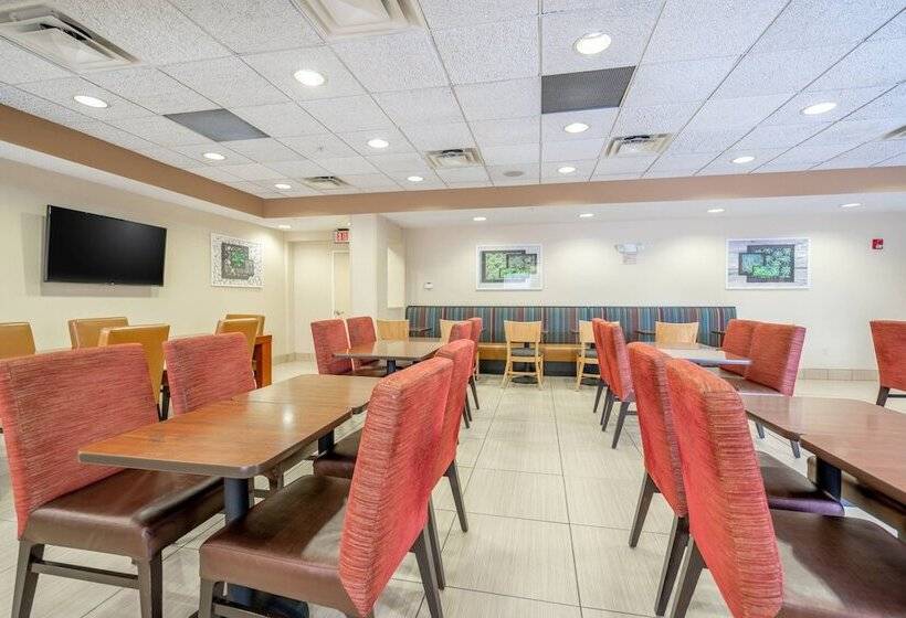 Отель Towneplace Suites Rochester