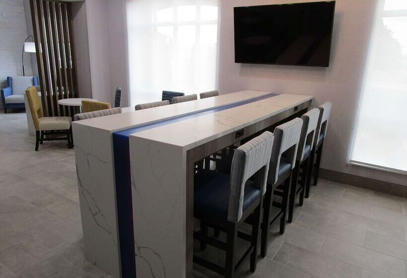 فندق Holiday Inn Express And Suites Oklahoma City Northwest By Ihg