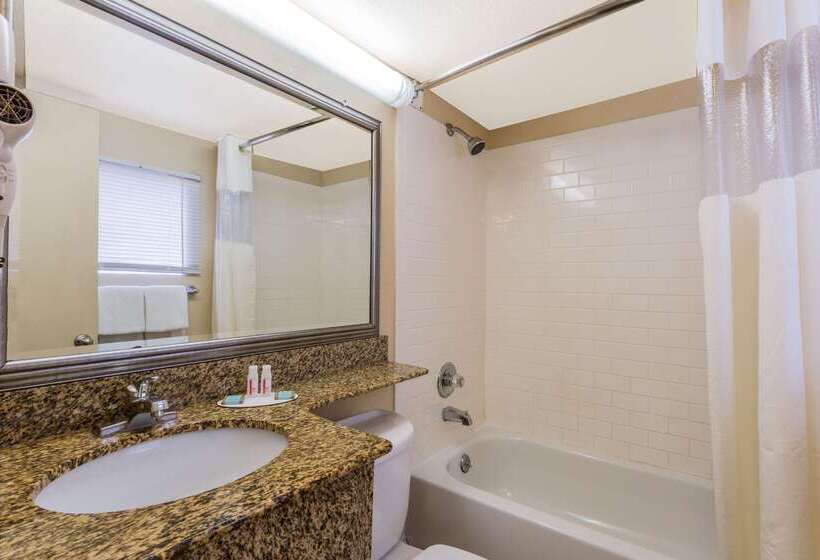 호텔 Travelodge By Wyndham Virginia Beach