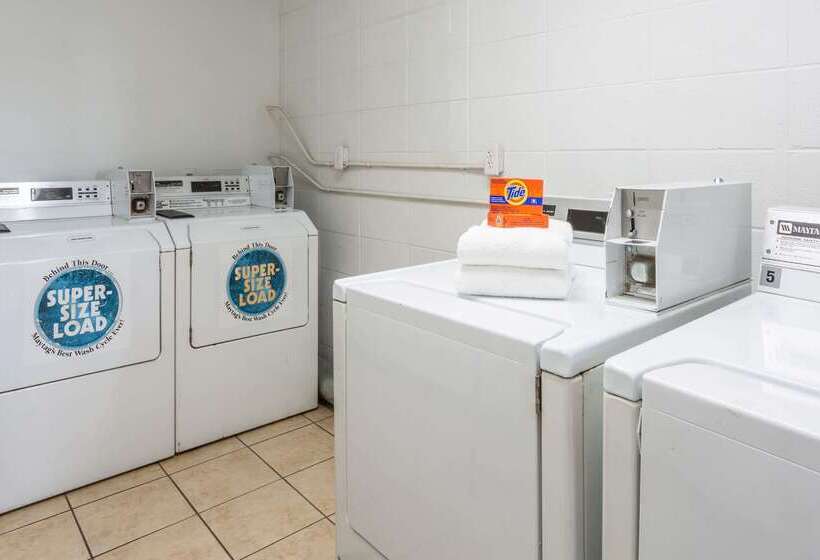 호텔 Travelodge By Wyndham Virginia Beach