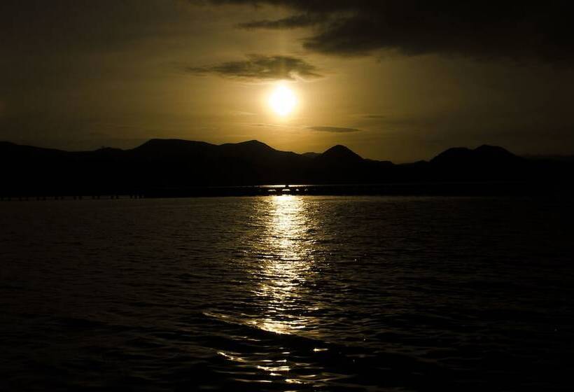 هتل Denhaag Huis Ten Bosch