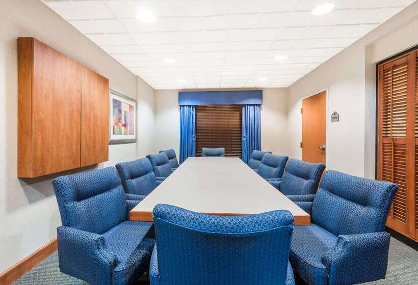 בית מלון כפרי Wingate By Wyndham Erie