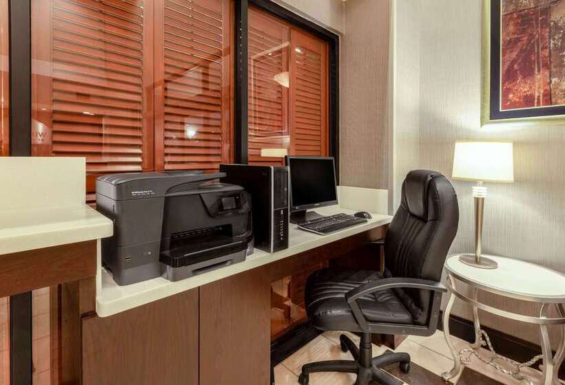 فندق Wingate By Wyndham Erie