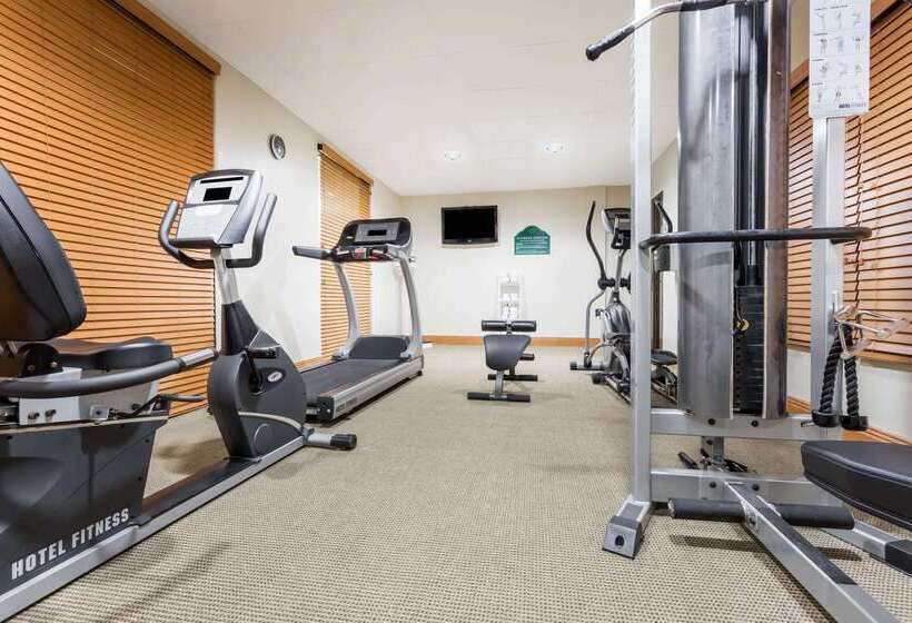 فندق Wingate By Wyndham Lagrange