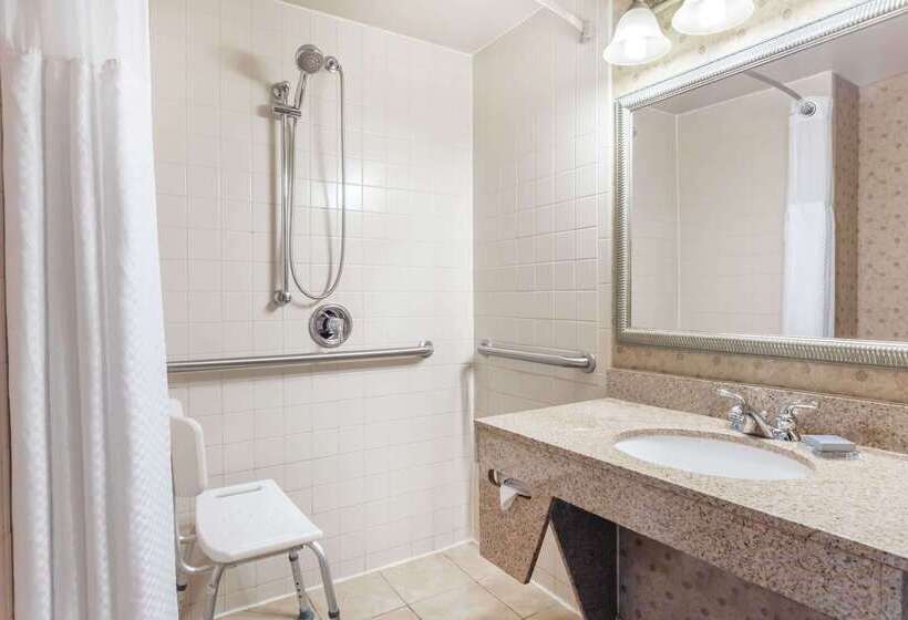 فندق Wingate By Wyndham Lagrange