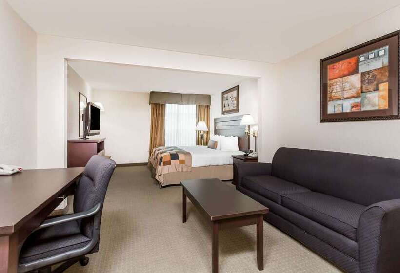 فندق Wingate By Wyndham Lagrange