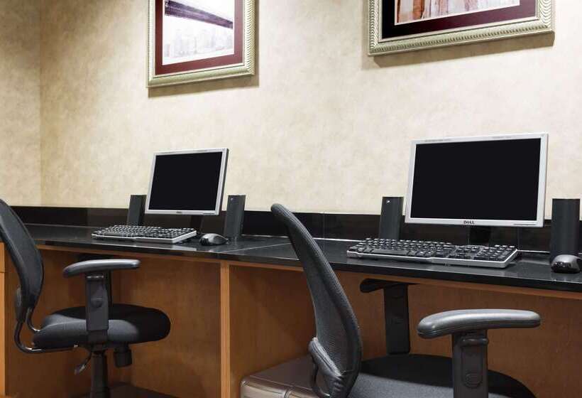 فندق Wingate By Wyndham Lagrange