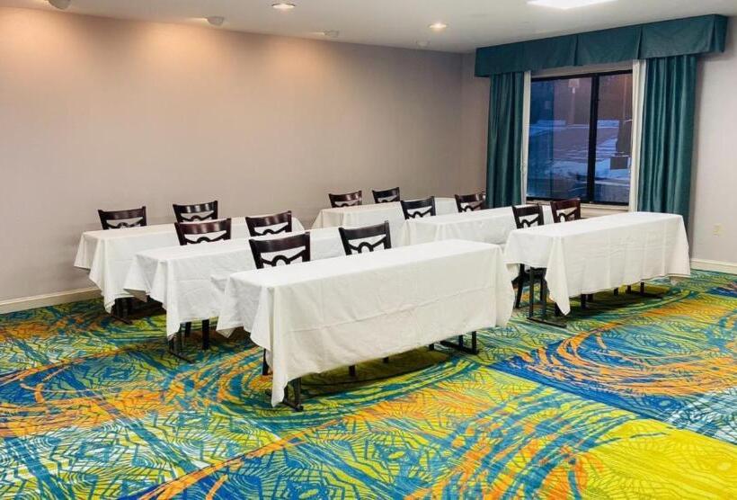 فندق Wyndham Garden Erie