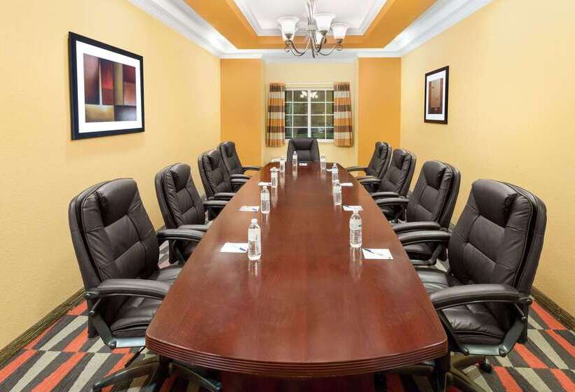 Microtel Inn & Suites By Wyndham Greenville/university Medic