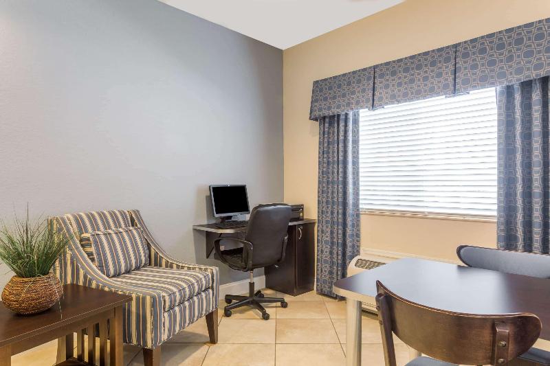 Microtel Inn & Suites By Wyndham Spring Hill/weeki Wachee