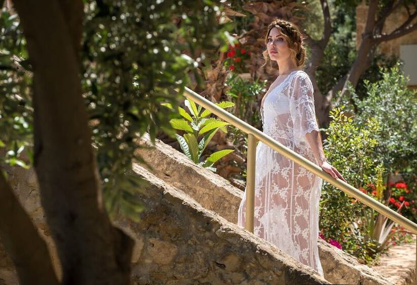 Notos Heights Hotel & Suites