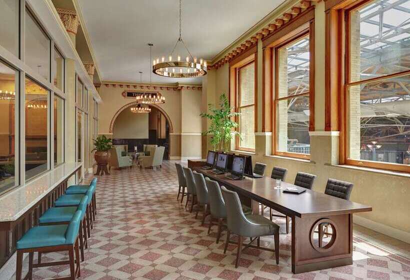 St. Louis Union Station Hotel, Curio Collection By Hilton