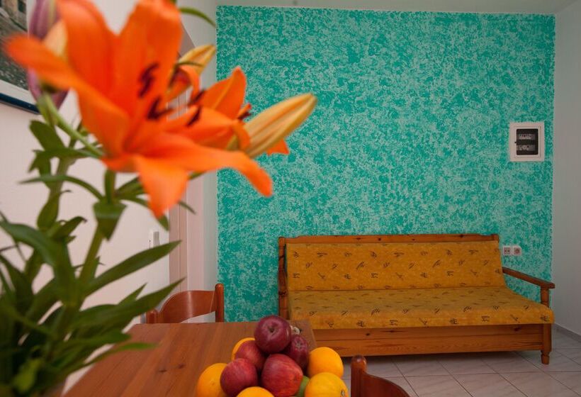 Cosmi Apts Gouves By Estia