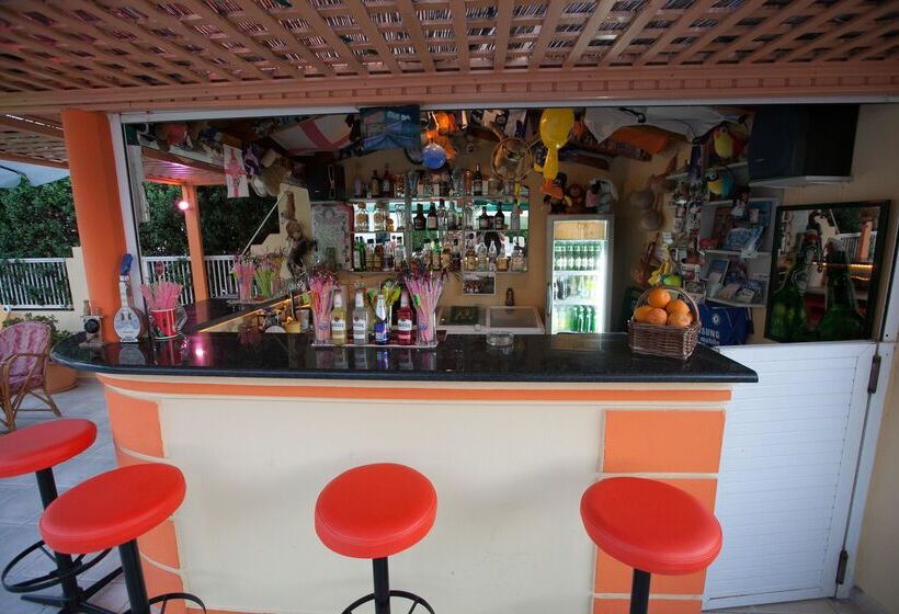 Cosmi Apts Gouves By Estia