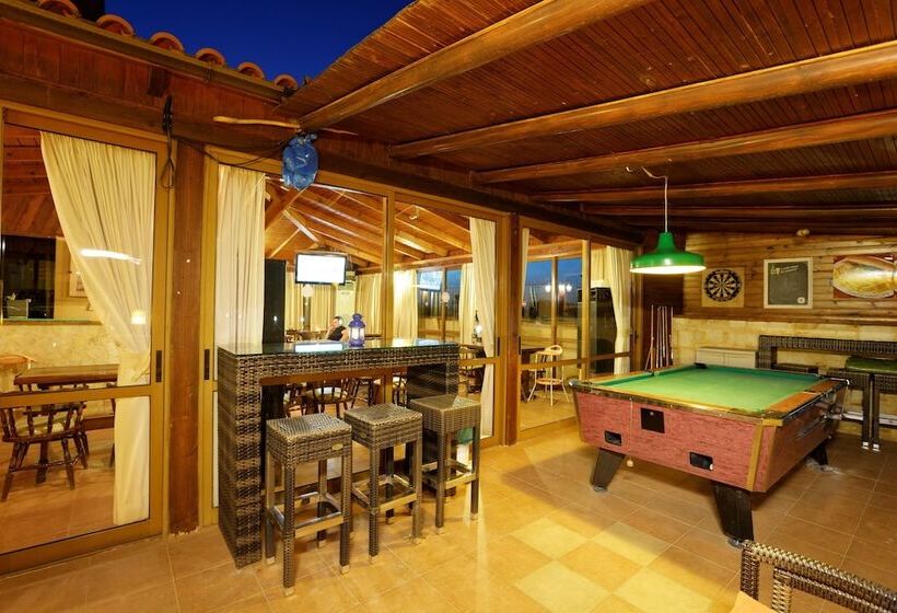 Danelis Studios & Apartments