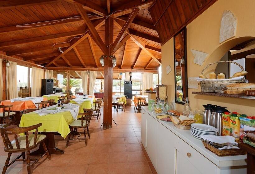 Danelis Studios & Apartments