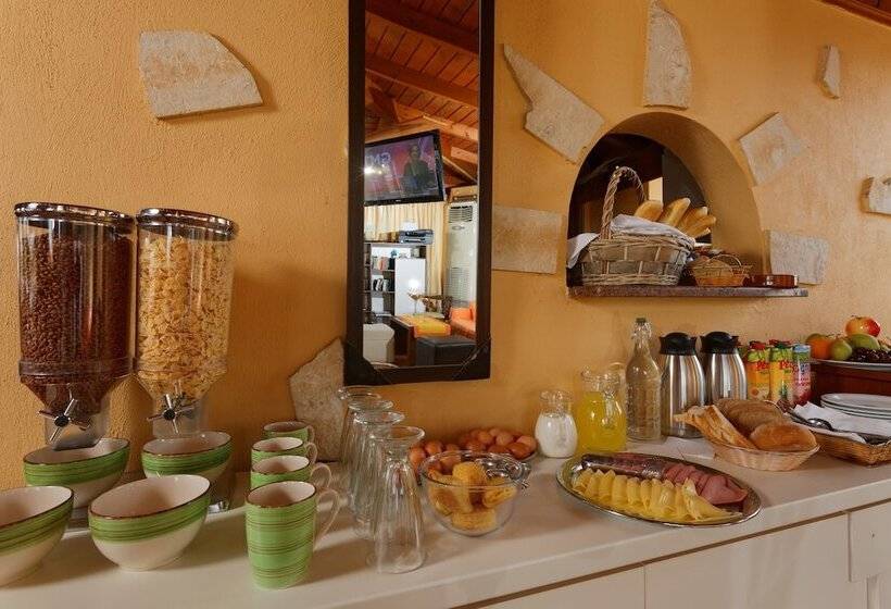 Danelis Studios & Apartments