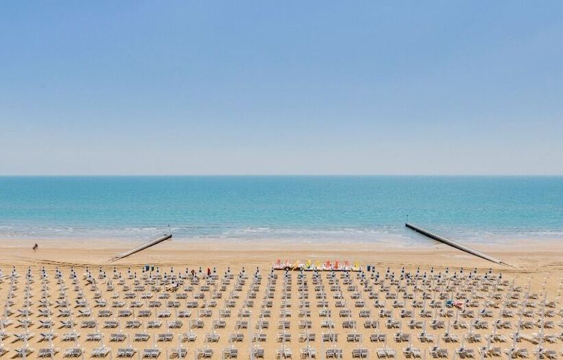 Domino Suite Hotel & Residence