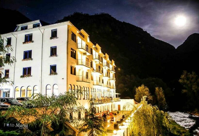 فندق Golden Spirit