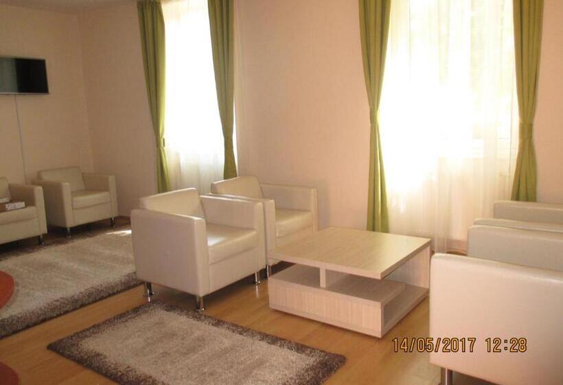 酒店 Bartók Tér Panzió