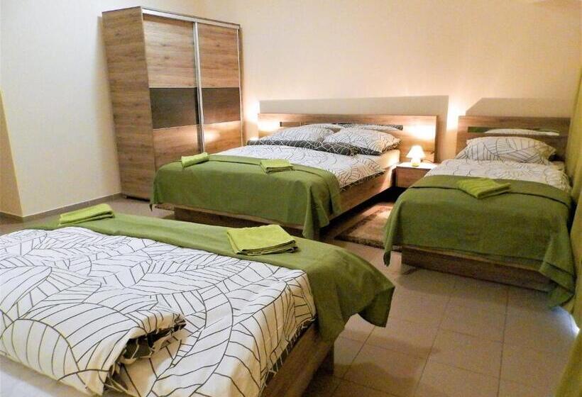 בית מלון כפרי Bartók Tér Panzió