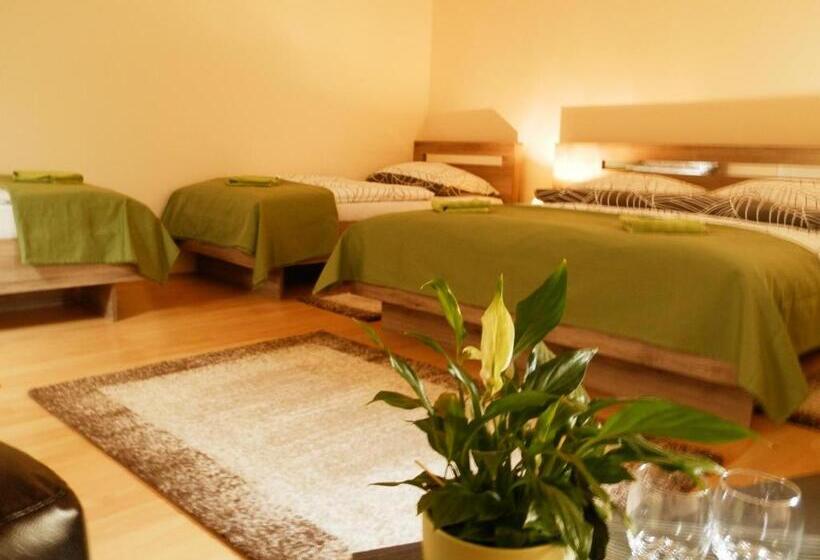 בית מלון כפרי Bartók Tér Panzió